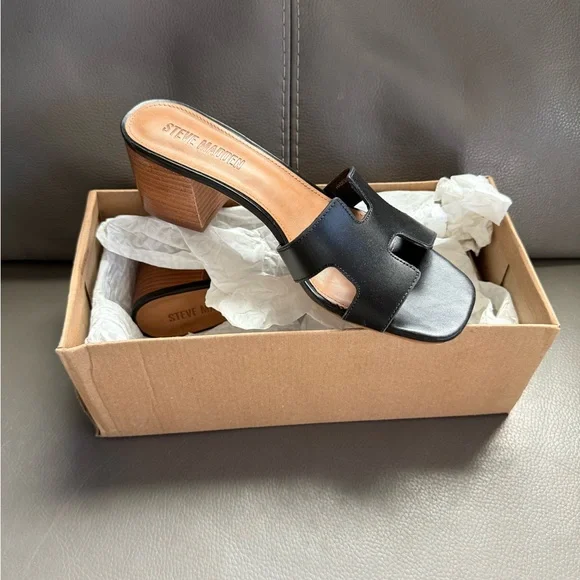 Steve Madden Black Block Heel Slide Sandals. Size 8 - Picture 2 of 7